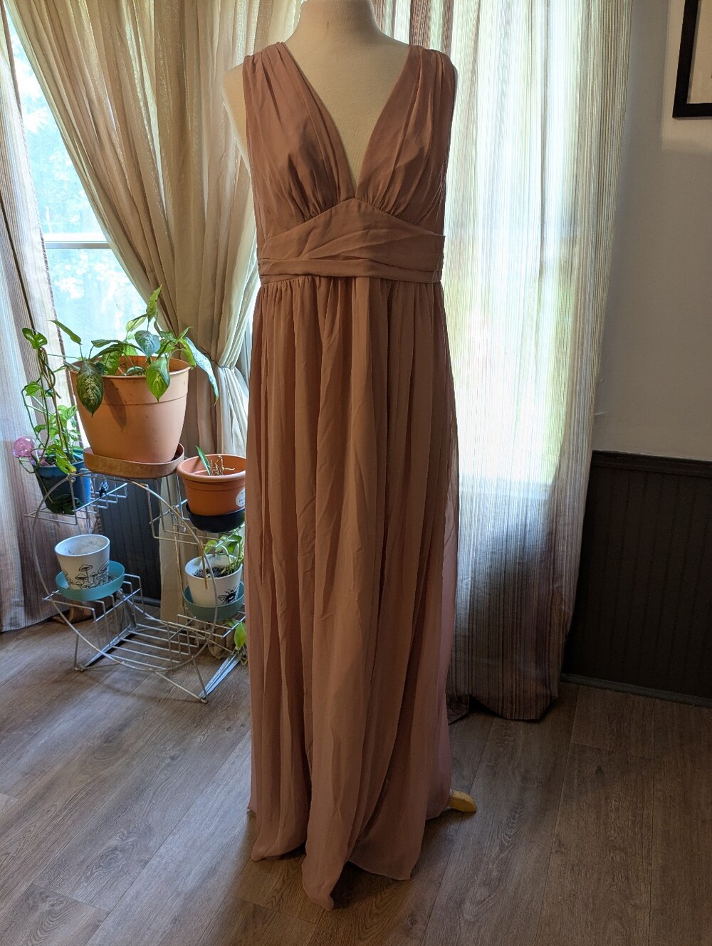 NWT. Elegant Sleeveless V-Neck Maxi Dress in Mauve